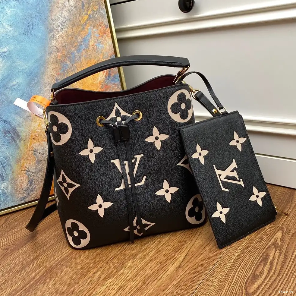 NÉONOÉ VUITTON LOUIS 0626